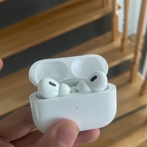 AirPods Pro , apple